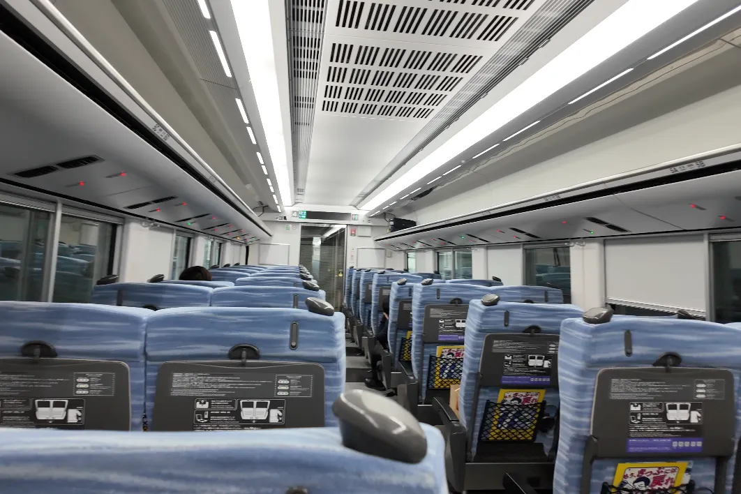 tren limited express interior